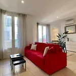 Magnifique Situé Proche Du Palais *